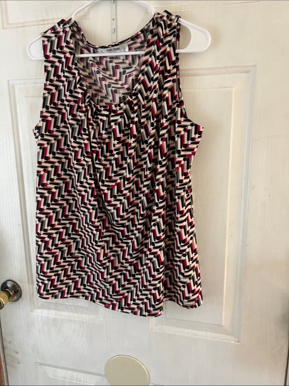 Jones Studio Geometric Black White and Red Scoop Neck Tank